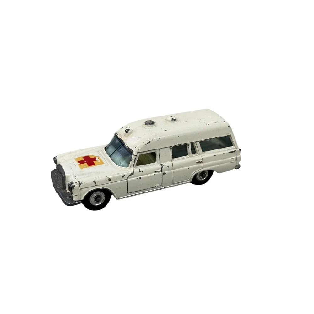 Matchbox King Size K-6 Mercedes Benz Binz Ambulance Lesney Made in England White